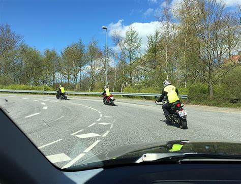 Motorcykel kørekort pris hos LZ Køreskole .